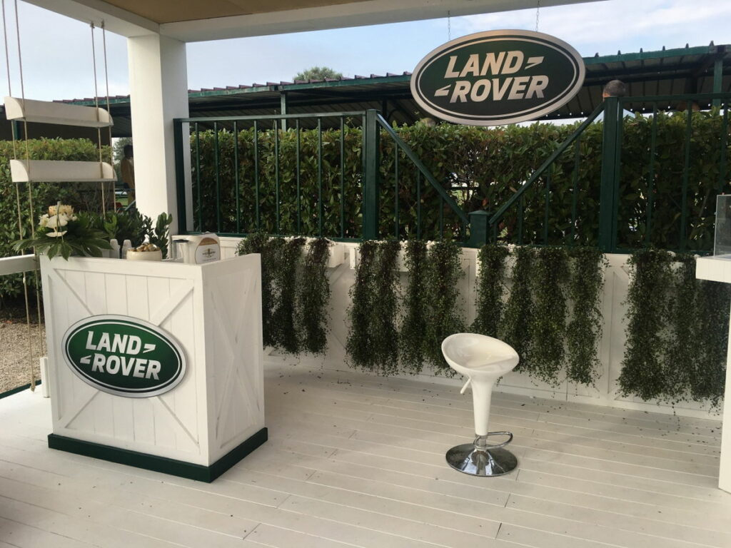 Stand Land Rover