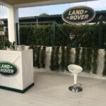 Stand Land Rover